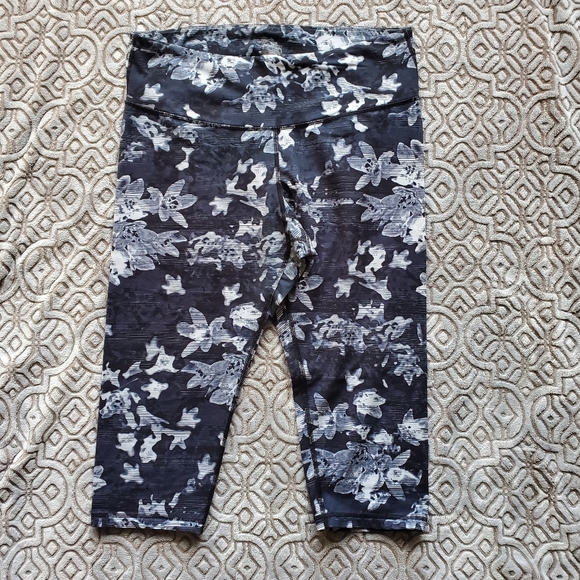 Old Navy Pants - 🥳 HP 🥳 Old Navy Go Dry High Rise Crop Sz XXL